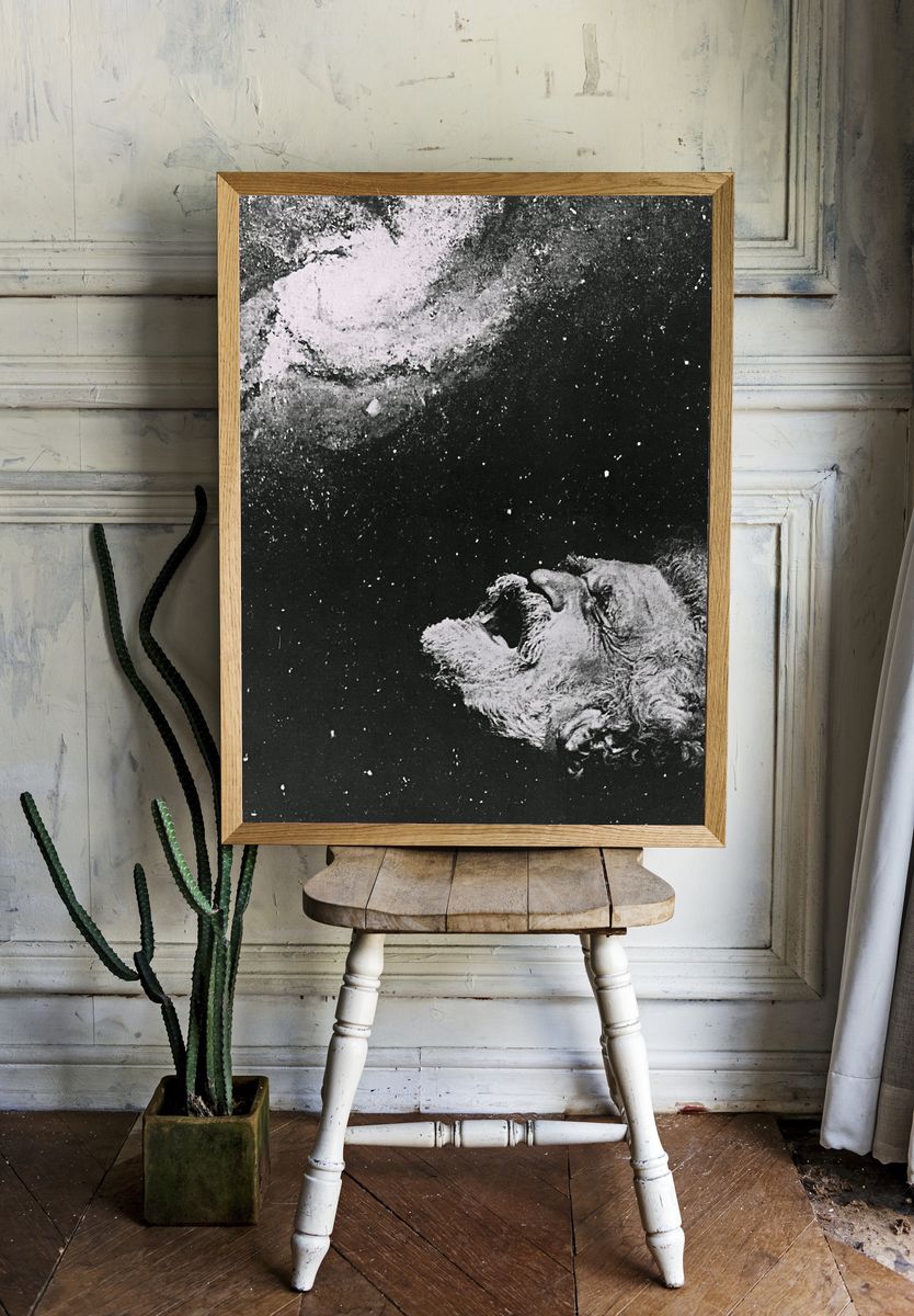 Howling Dog Black-White Poster. — room view 1