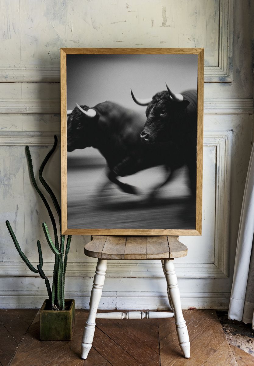 Running Bulls Black-White Poster. — room view 1