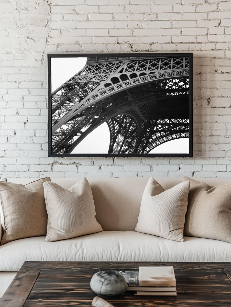 Bottom Eiffel Tower cloudy day. — room view 1