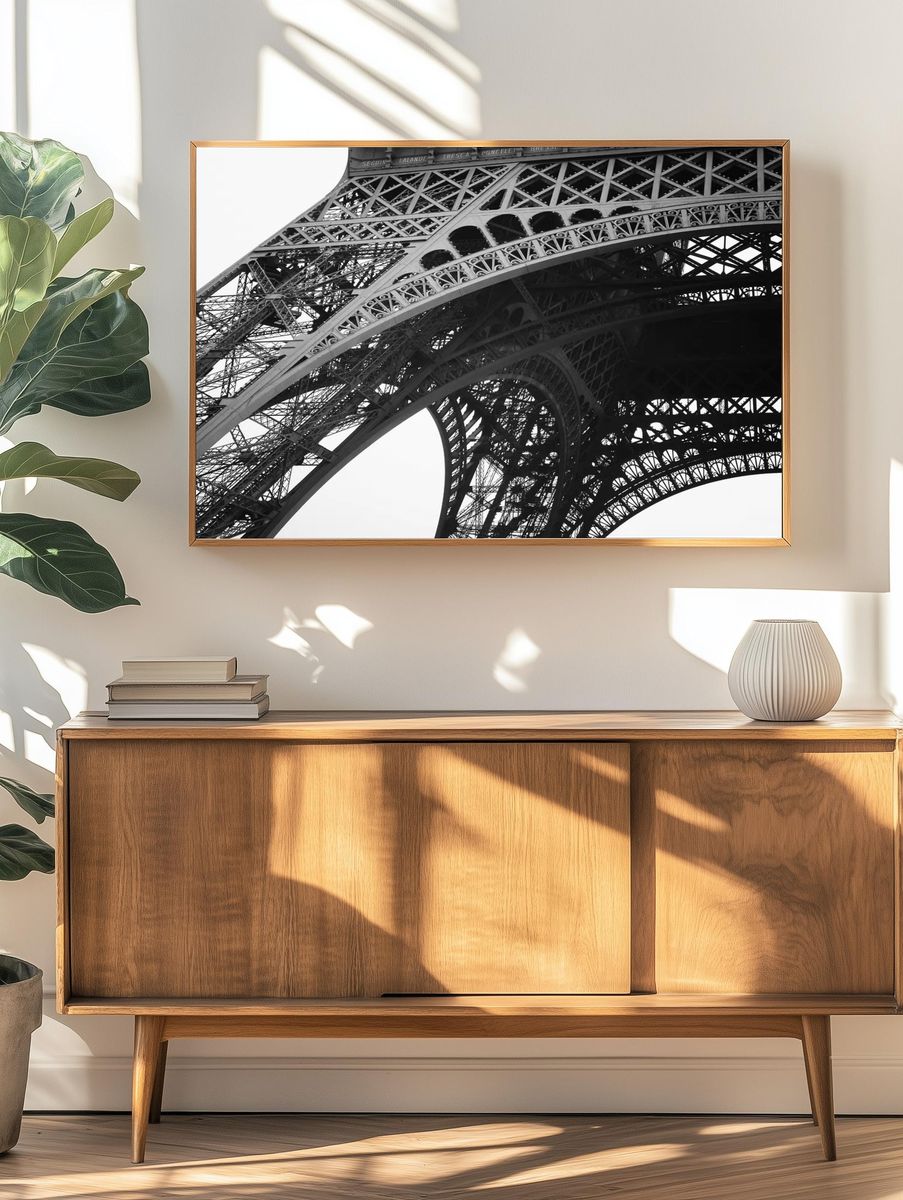 Bottom Eiffel Tower cloudy day. — room view 3