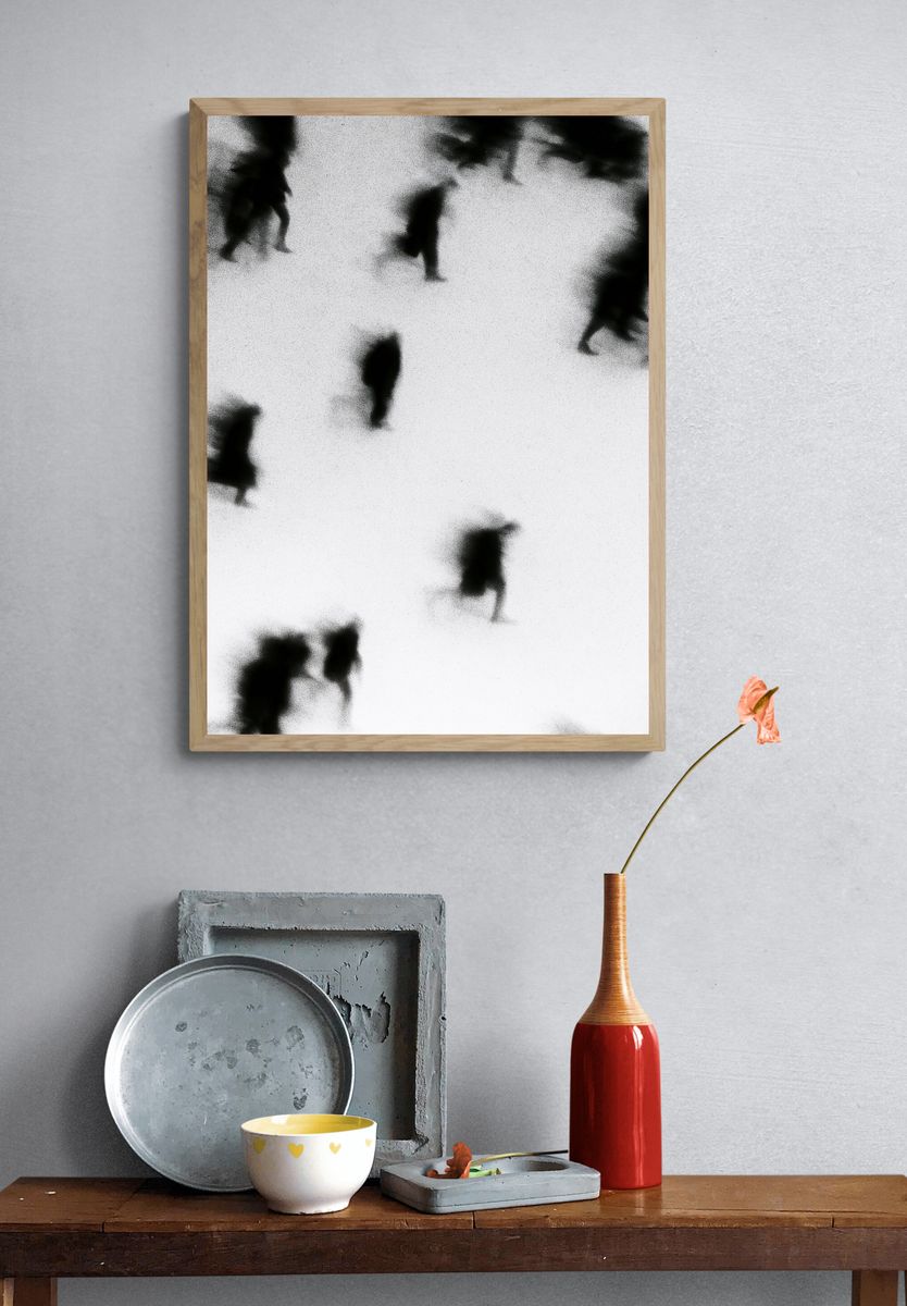 Blurred Figures Black-White Poster. — room view 3