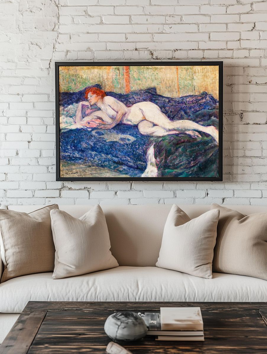 Naked woman showing her breasts. — room view 1