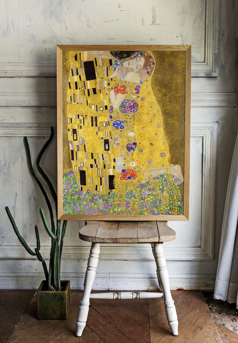 Kiss iPhone wallpaper, Klimt art room preview
