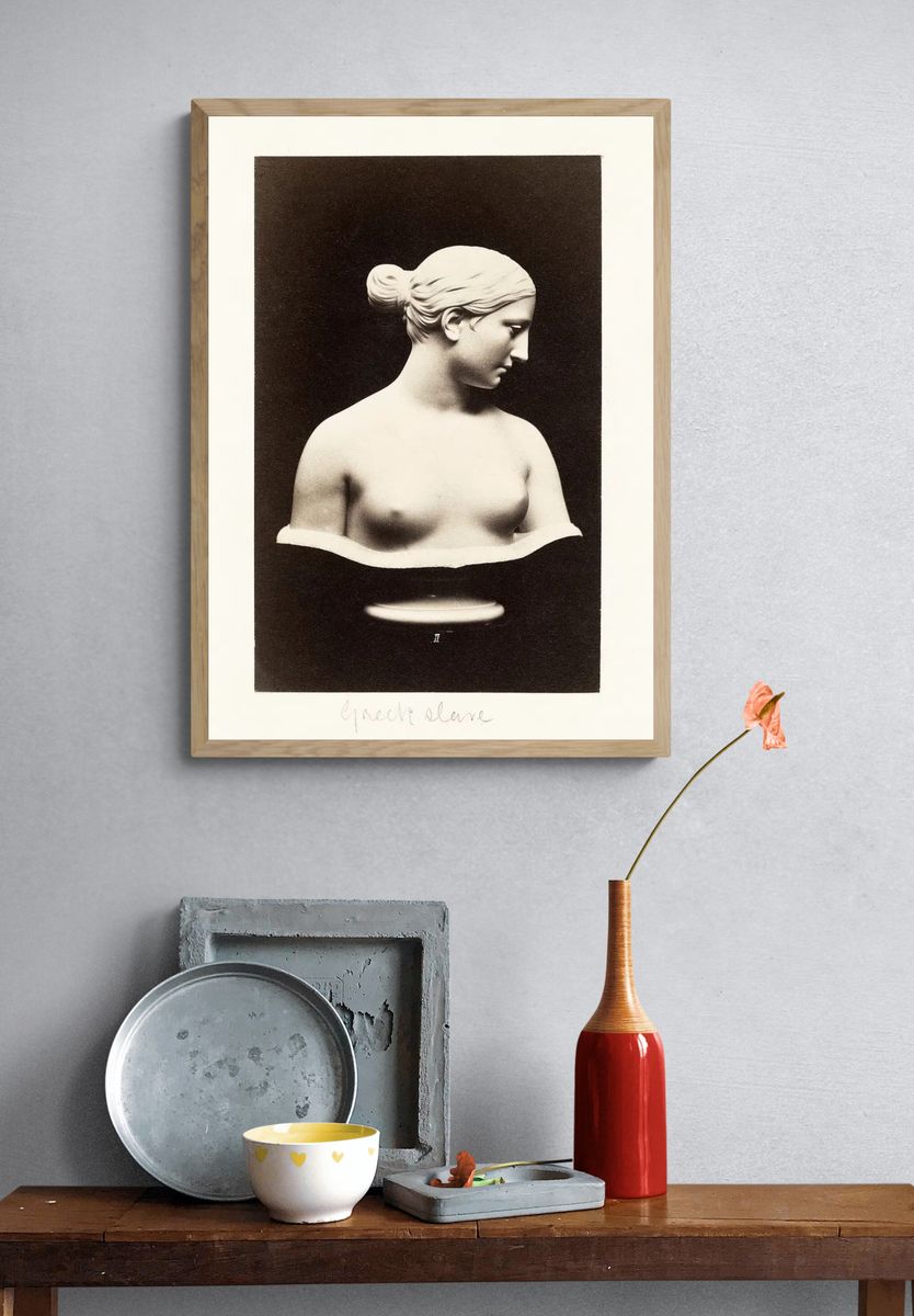 Naked woman sculpture, Bust Greek. — room view 3