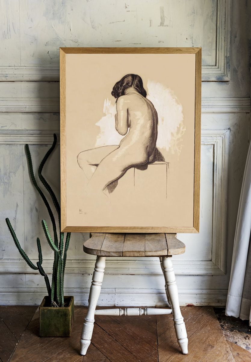 Naked woman posing sexually showing. room preview