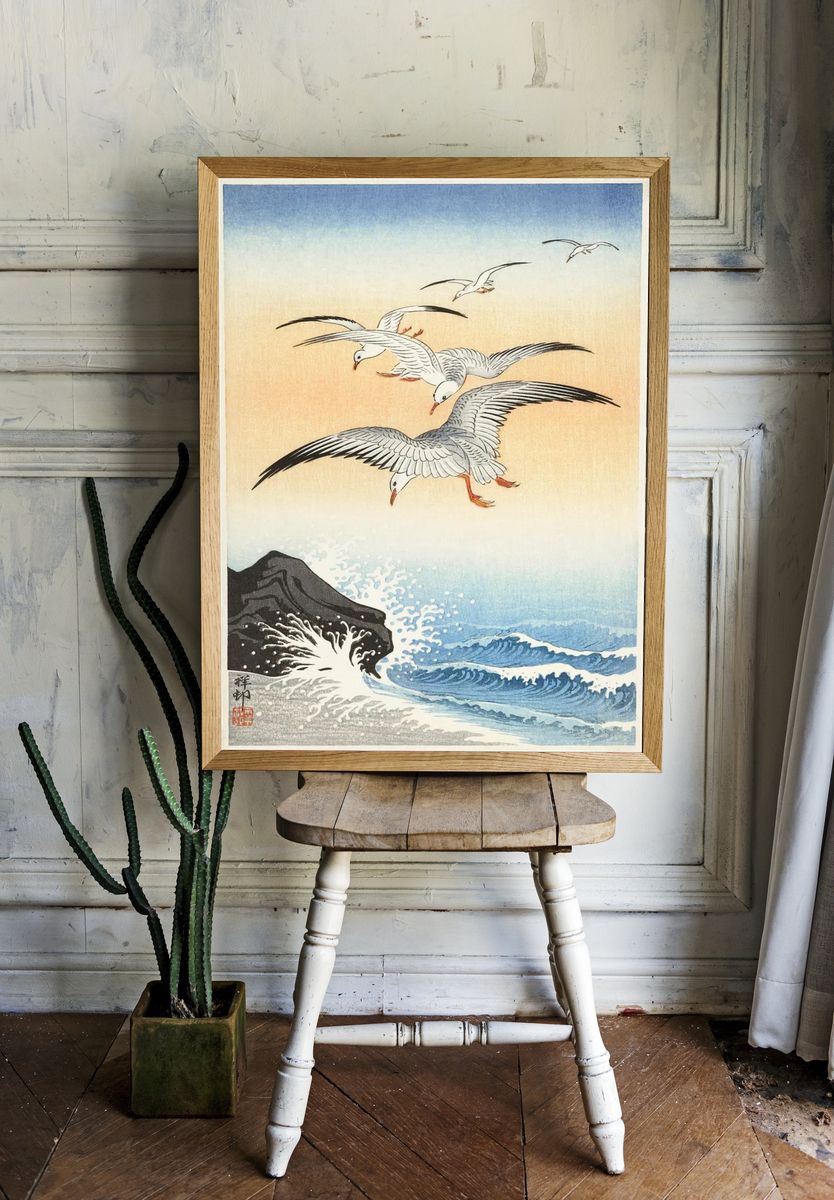 Five seagulls turbulent sea. — room view 1