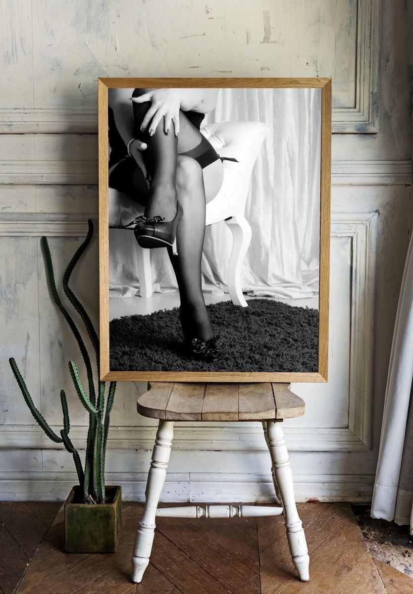 Free sexy stockings heels image. — room view 1
