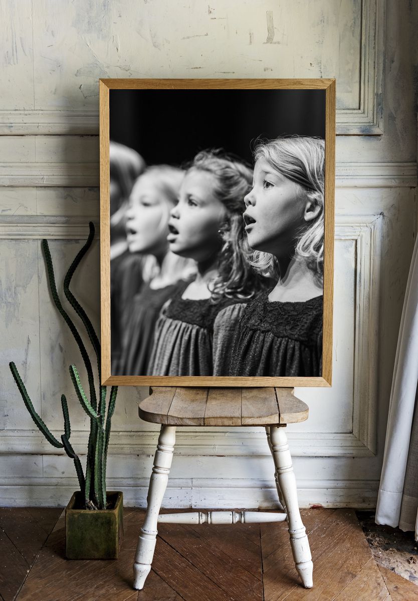 Children Singing Black-White Poster. — room view 1