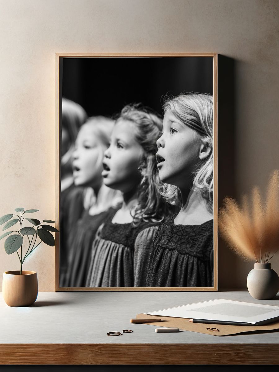 Children Singing Black-White Poster. — room view 2