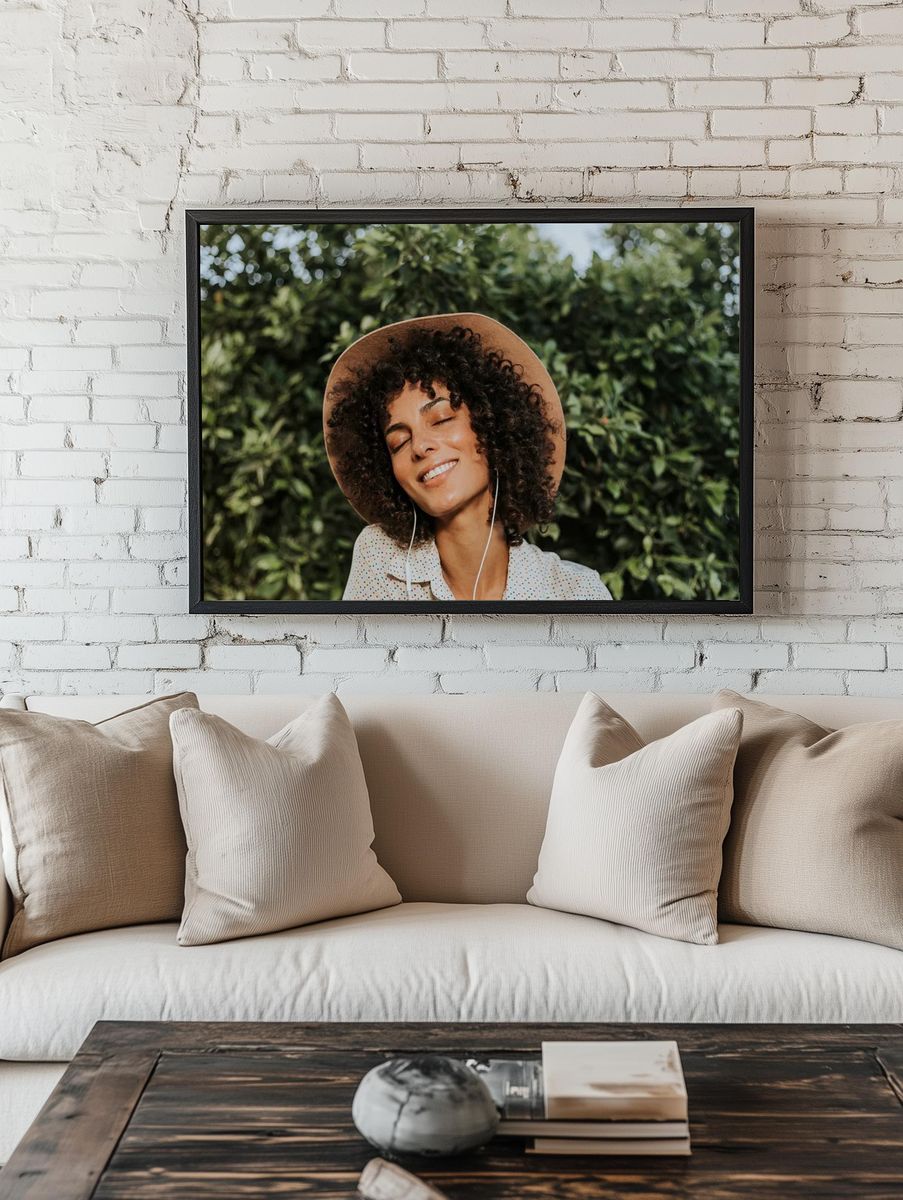 Beautiful woman listening music botanical. — room view 1