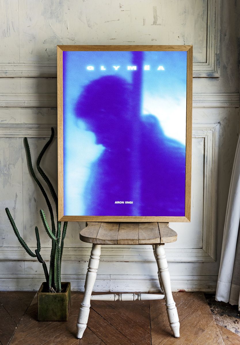 Glyméa Blue Portrait Poster. — room view 1