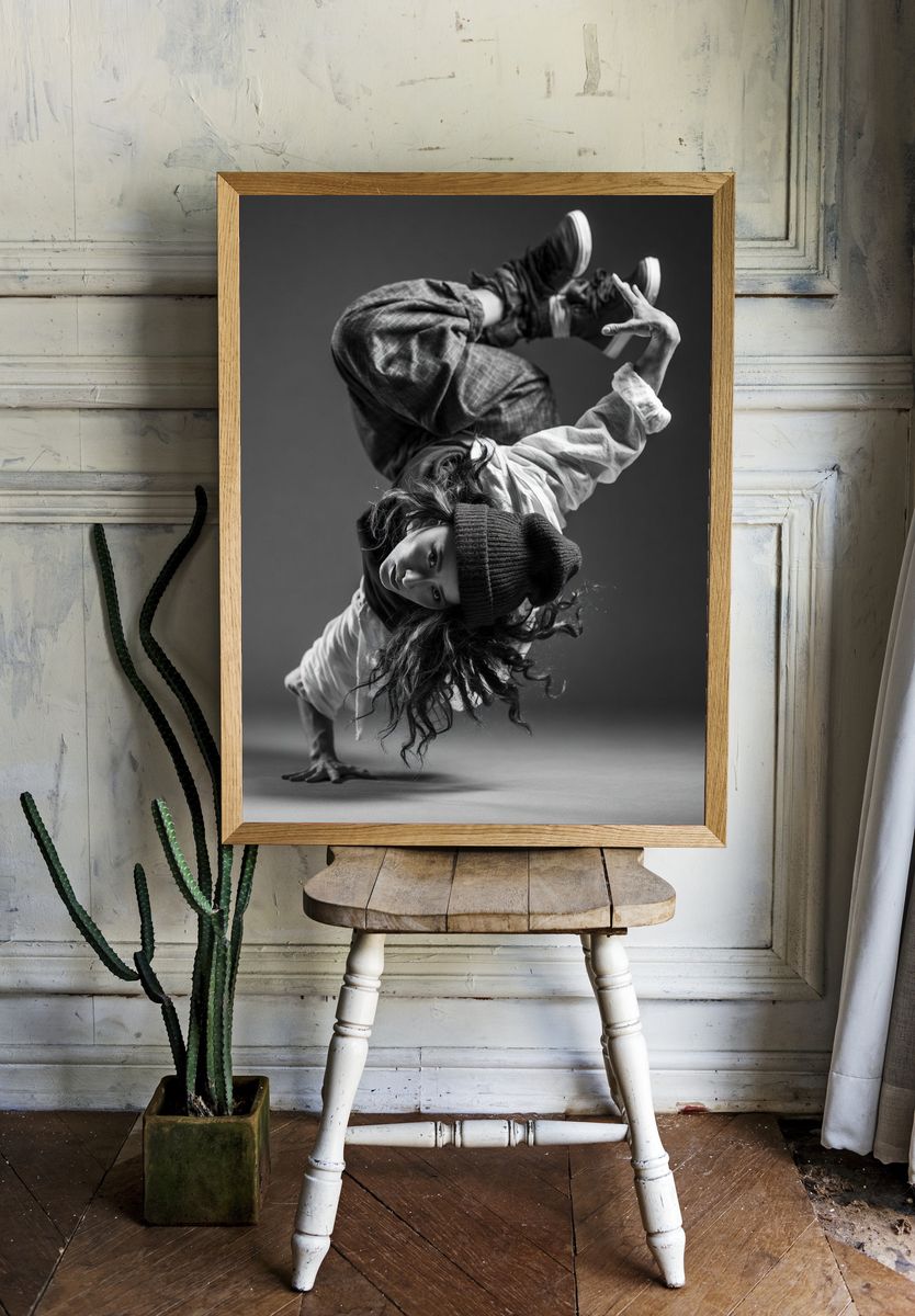 Breakdance Freeze Black-White Poster. — room view 1