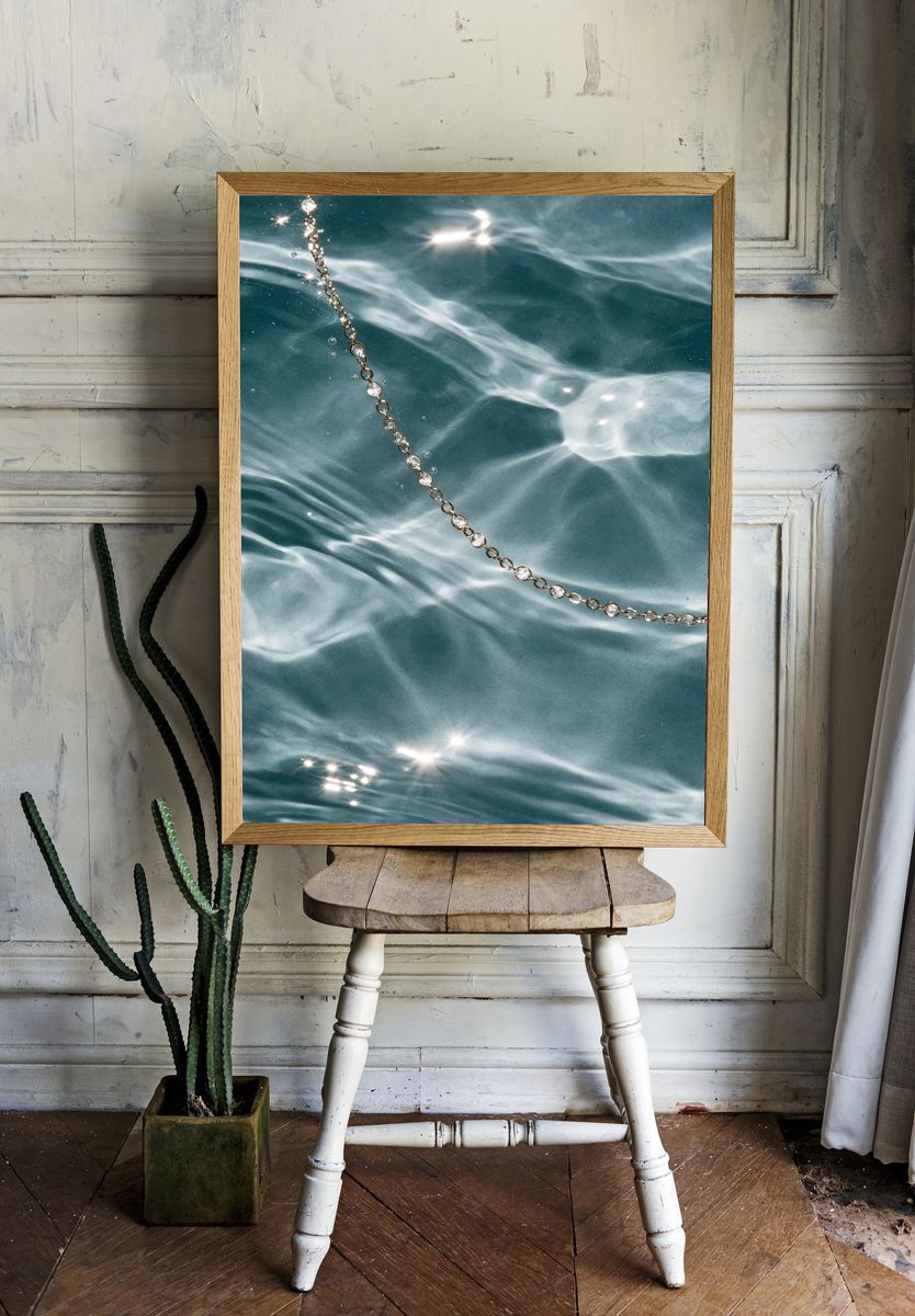 Crystal Chain Water Poster. — room view 1
