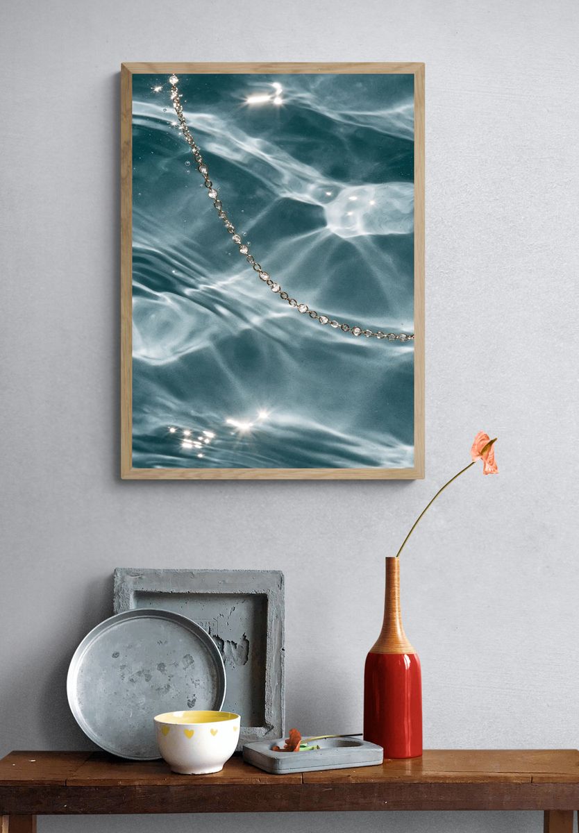 Crystal Chain Water Poster. — room view 3