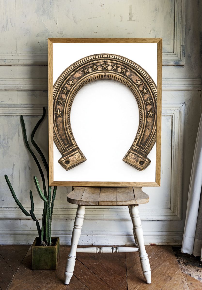 Vintage Horseshoe Wall Art Poster. — room view 1