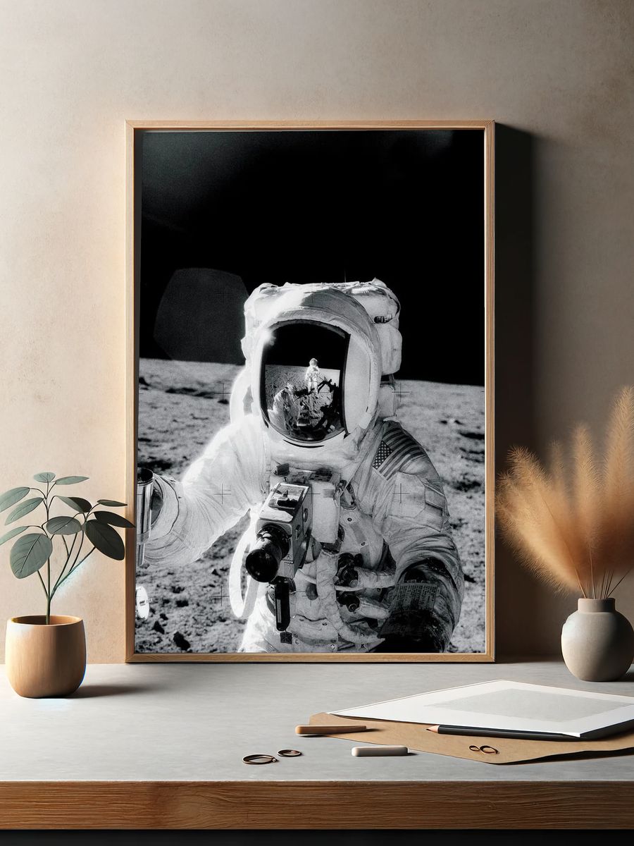 Astronaut Alan Bean holds Special. — room view 2