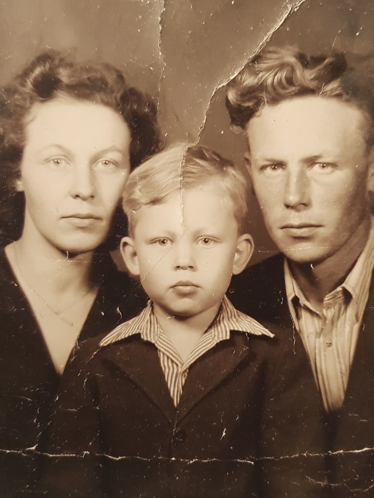 Vintage Family Portrait Poster. poster — vintage art