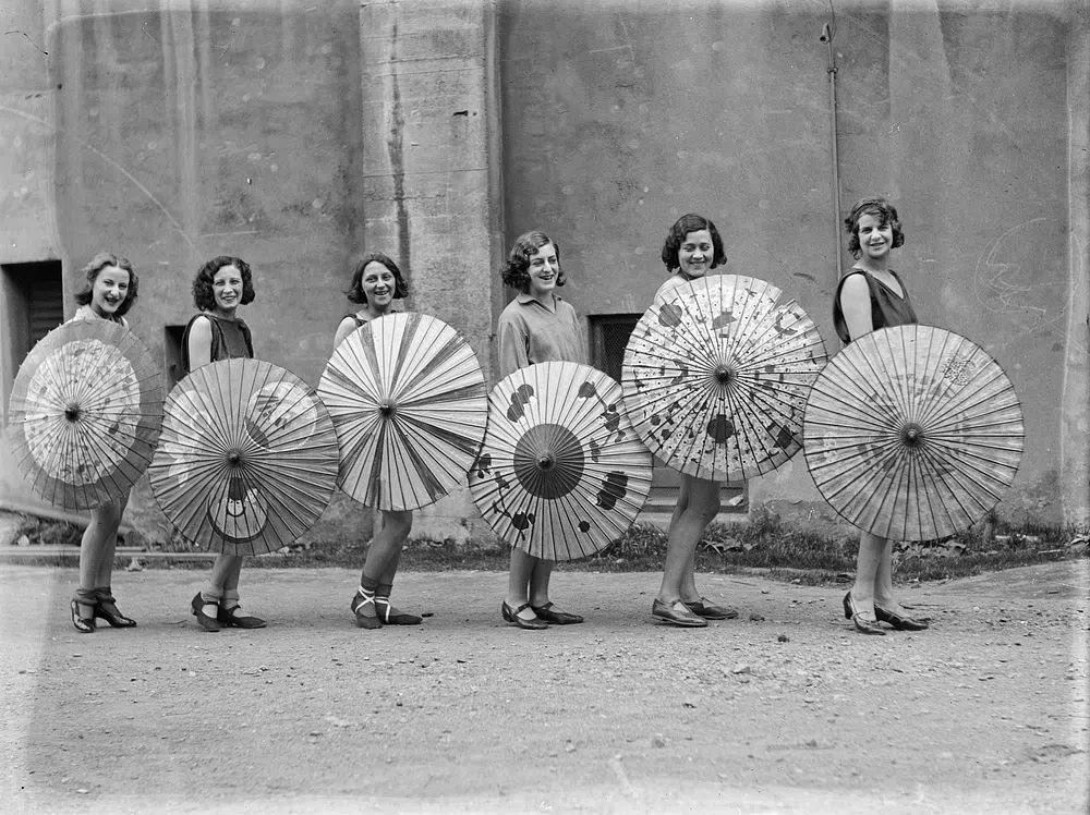 Vintage Umbrella Dance Poster. poster — vintage art