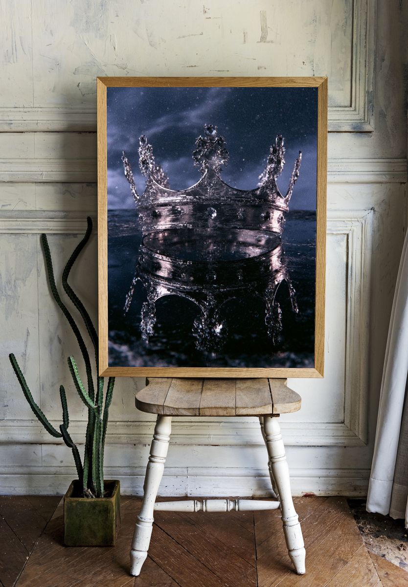 Water Crown Photography Poster. — room view 1