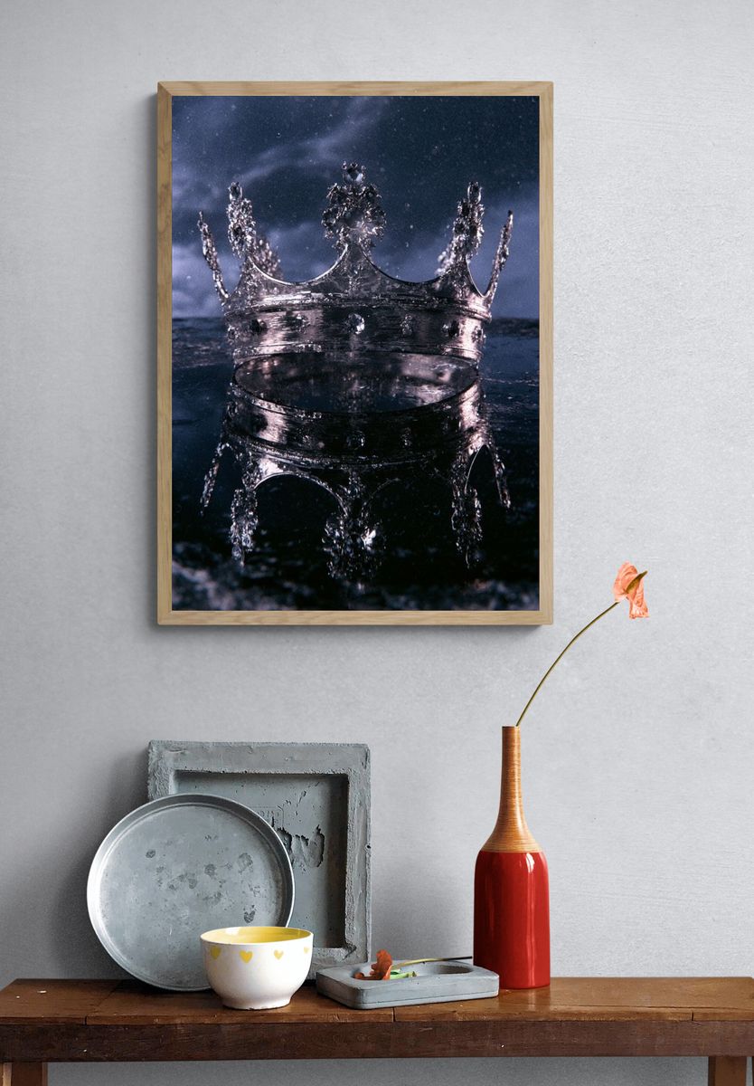 Water Crown Photography Poster. — room view 3